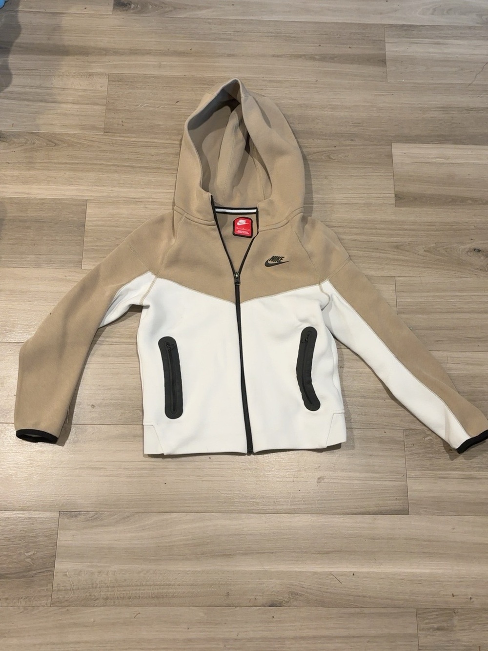 Nike Kids Two-Tone Hooded Puffer Jacket in Beige and White